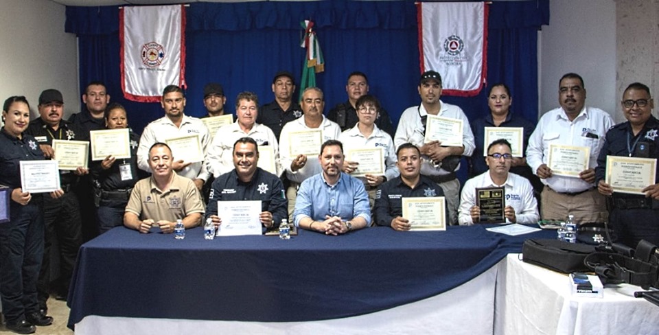 Mayor Presents Awards to Public Safety and Tourist Assistance Unit Officers