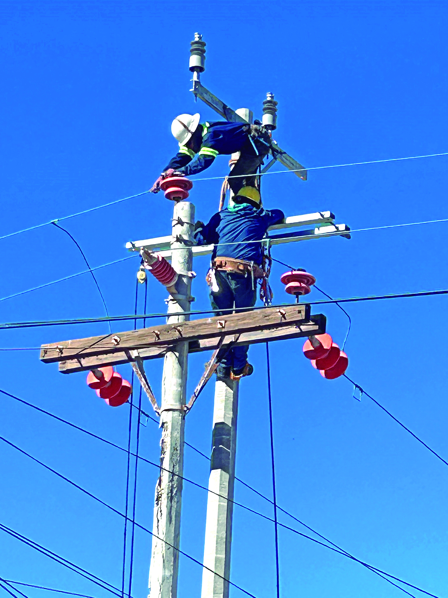 Upgrading the power line in La Choya